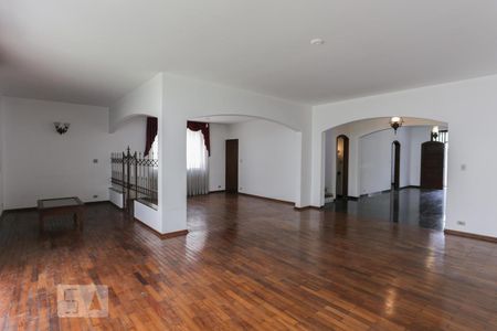 Casa à venda com 387m², 4 quartos e 6 vagasSala