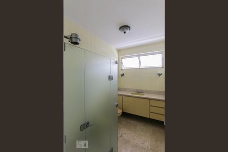 Casa à venda com 387m², 4 quartos e 6 vagasBanheiro Suíte