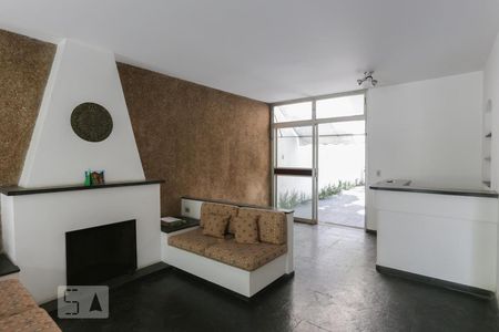 Casa à venda com 387m², 4 quartos e 6 vagasSala