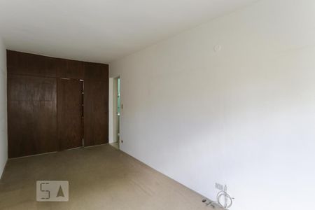 Casa à venda com 387m², 4 quartos e 6 vagasSuíte