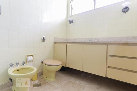 Casa à venda com 387m², 4 quartos e 6 vagasBanheiro Suíte