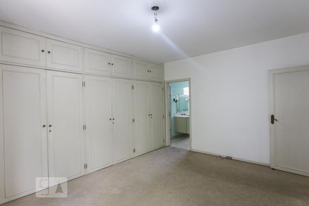 Casa à venda com 387m², 4 quartos e 6 vagasSuíte