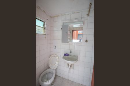 banheiro de kitnet/studio para alugar com 1 quarto, 35m² em Vila Medeiros, São Paulo