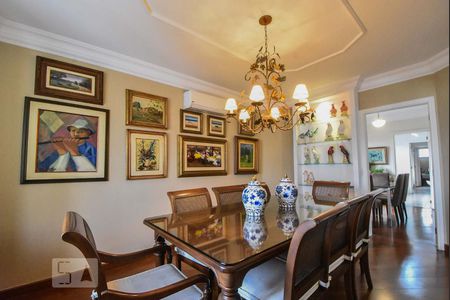 Apartamento à venda com 230m², 4 quartos e 4 vagasSala de Jantar