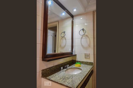 Apartamento à venda com 230m², 4 quartos e 4 vagasBanheiro 02