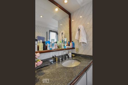 Apartamento à venda com 230m², 4 quartos e 4 vagasBanheiro Suíte 01