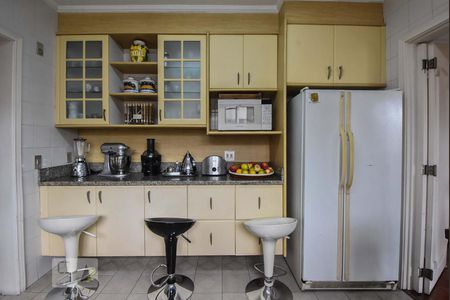 Apartamento à venda com 230m², 4 quartos e 4 vagasCozinha 