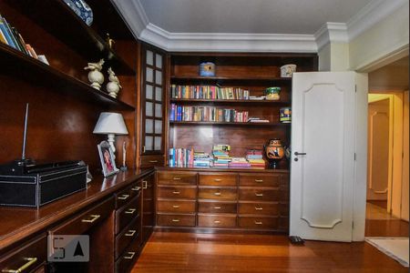 Apartamento à venda com 230m², 4 quartos e 4 vagasEscritório