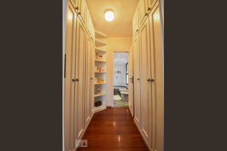 Apartamento à venda com 230m², 4 quartos e 4 vagasBanheiro Suíte 01