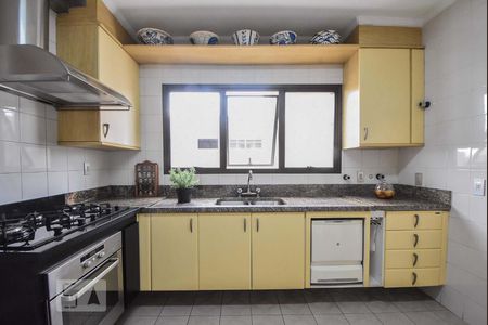 Apartamento à venda com 230m², 4 quartos e 4 vagasCozinha 