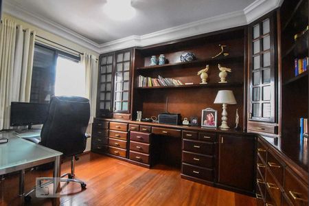 Apartamento à venda com 230m², 4 quartos e 4 vagasEscritório