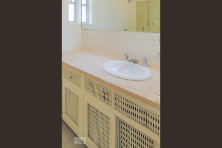 Apartamento à venda com 127m², 2 quartos e 2 vagas Apartamento à venda com 127m², 2 quartos e 2 vagasBanheiro Suíte