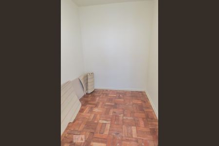 Apartamento à venda com 127m², 2 quartos e 2 vagas Apartamento à venda com 127m², 2 quartos e 2 vagasQuarto de Serviço