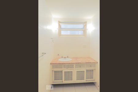 Apartamento à venda com 127m², 2 quartos e 2 vagas Apartamento à venda com 127m², 2 quartos e 2 vagasBanheiro 2