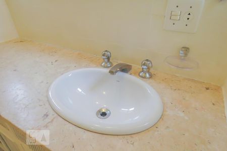 Apartamento à venda com 127m², 2 quartos e 2 vagas Apartamento à venda com 127m², 2 quartos e 2 vagasBanheiro Suíte