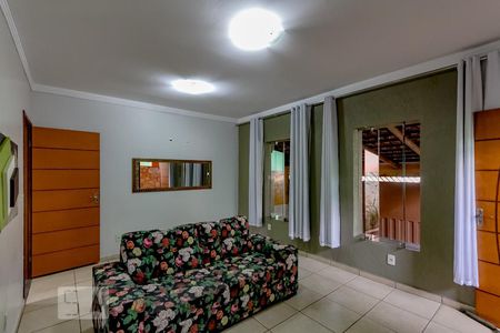 Sala  de casa para alugar com 6 quartos, 120m² em Setor Aeroporto, Goiânia