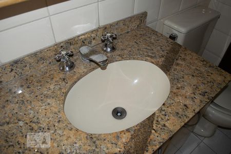 Apartamento à venda com 90m², 3 quartos e 2 vagas Apartamento à venda com 90m², 3 quartos e 2 vagasBANHEIRO