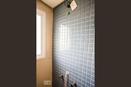 Banheiro de apartamento à venda com 2 quartos, 70m² em Jardim Itu Sabará, Porto Alegre