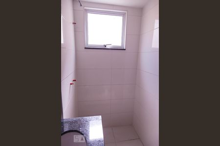 Banheiro da Suíte 1 de casa de condomínio à venda com 2 quartos, 70m² em Todos Os Santos, Rio de Janeiro