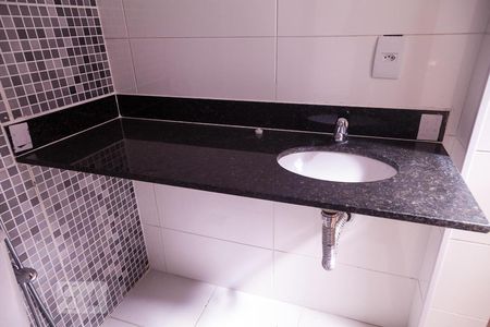 Banheiro  suite 1 de casa de condomínio à venda com 2 quartos, 70m² em Todos Os Santos, Rio de Janeiro