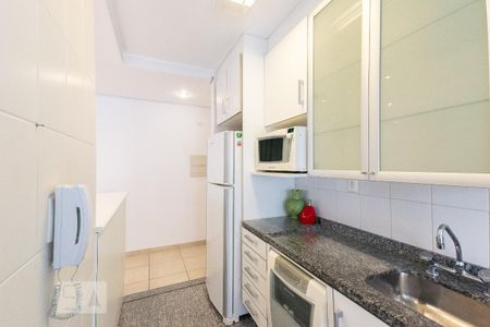 Cozinha de apartamento para alugar com 1 quarto, 66m² em Itaim Bibi, São Paulo