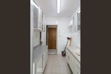 Cozinha de apartamento para alugar com 3 quartos, 58m² em Vila Pereira Barreto, São Paulo