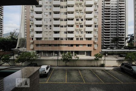 Apartamento à venda com 75m², 2 quartos e 1 vaga Apartamento à venda com 75m², 2 quartos e 1 vagaVista