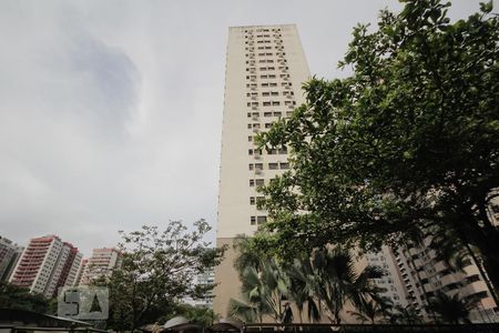Apartamento à venda com 75m², 2 quartos e 1 vaga Apartamento à venda com 75m², 2 quartos e 1 vagaFachada