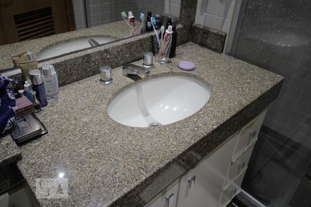 Apartamento à venda com 75m², 2 quartos e 1 vaga Apartamento à venda com 75m², 2 quartos e 1 vagaBanheiro da Suíte