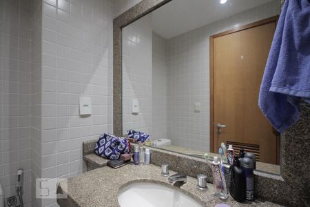 Apartamento à venda com 75m², 2 quartos e 1 vaga Apartamento à venda com 75m², 2 quartos e 1 vagaBanheiro da Suíte