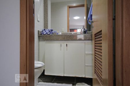Apartamento à venda com 75m², 2 quartos e 1 vaga Apartamento à venda com 75m², 2 quartos e 1 vagaBanheiro da Suíte