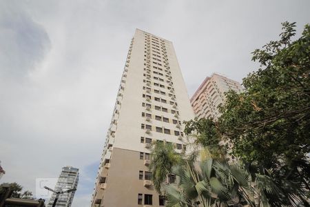 Apartamento à venda com 75m², 2 quartos e 1 vaga Apartamento à venda com 75m², 2 quartos e 1 vagaFachada