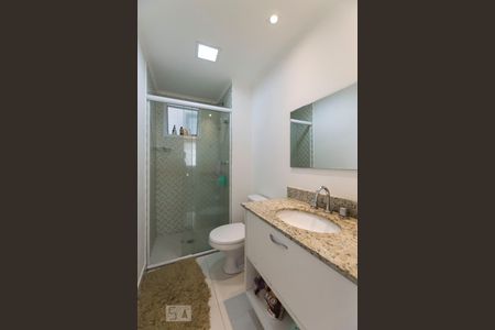 Banheiro social de apartamento à venda com 2 quartos, 81m² em Vila Brasílio Machado, São Paulo