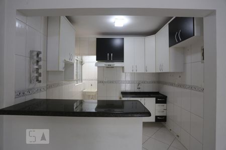 Cozinha de apartamento para alugar com 1 quarto, 45m² em Bela Vista, São Paulo