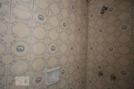 Banheiro de kitnet/studio para alugar com 1 quarto, 24m² em República, São Paulo