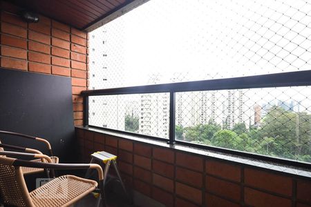 Apartamento à venda com 291m², 4 quartos e 4 vagasVaranda da Suíte 2