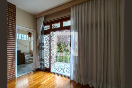 Entrada de casa para alugar com 4 quartos, 220m² em Grajaú, Rio de Janeiro