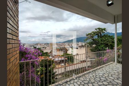 Varanda de casa para alugar com 4 quartos, 220m² em Grajaú, Rio de Janeiro