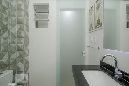 Banheiro de apartamento à venda com 1 quarto, 24m² em Copacabana, Rio de Janeiro