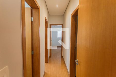 Corredor de apartamento para alugar com 3 quartos, 195m² em Sagrada Família, Belo Horizonte