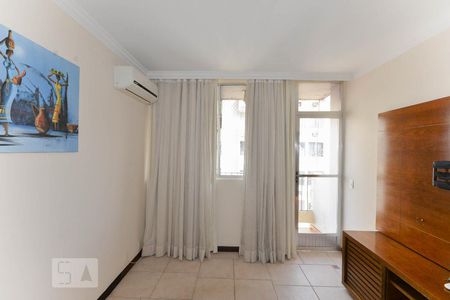 Apartamento à venda com 74m², 2 quartos e 1 vagaSala