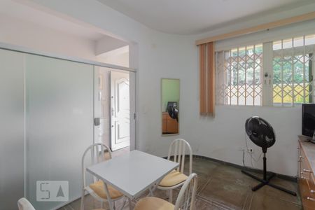 Casa à venda com 290m², 3 quartos e 1 vaga Casa à venda com 290m², 3 quartos e 1 vagaSala