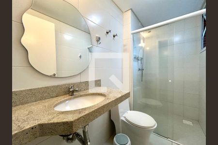 Banheiro suíte  de apartamento para alugar com 2 quartos, 65m² em Córrego Grande, Florianópolis