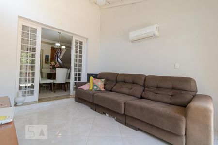 Sala de TV de casa para alugar com 3 quartos, 190m² em Cidade Universitária, Campinas