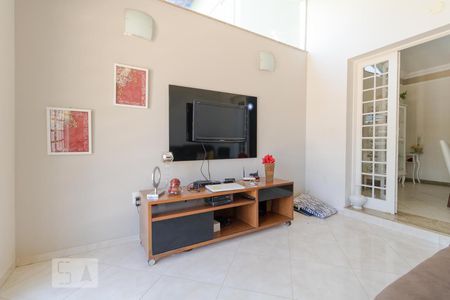 Sala de TV de casa para alugar com 3 quartos, 190m² em Cidade Universitária, Campinas
