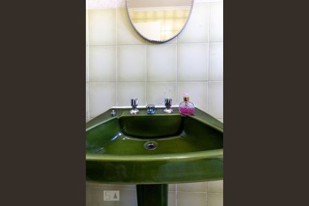 Casa à venda com 187m², 3 quartos e 4 vagasLavabo Corredor Parte Inferior