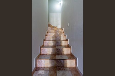 Casa à venda com 187m², 3 quartos e 4 vagasEscada de Acesso Interno 