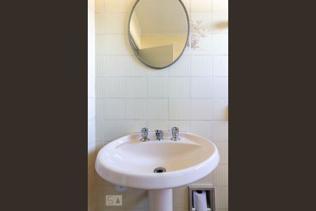 Casa à venda com 187m², 3 quartos e 4 vagasBanheiro Corredor - Torneira