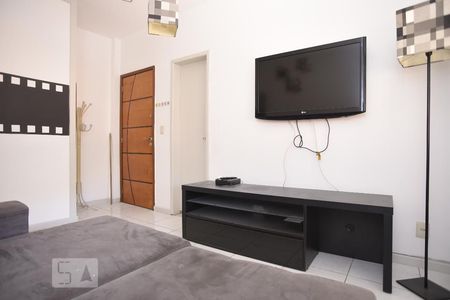 Sala com Sofa e TV ok de apartamento à venda com 2 quartos, 68m² em Moneró, Rio de Janeiro