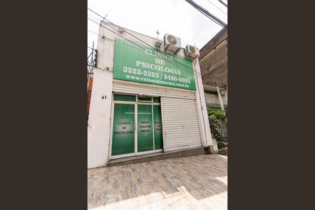 Casa à venda com 180m², 3 quartos e sem vaga Casa à venda com 180m², 3 quartos e sem vagaFachada